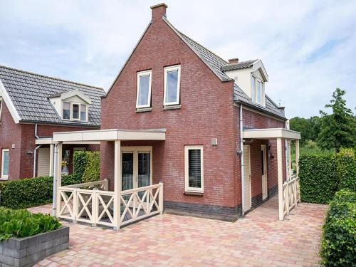 Municipality of Nissewaard House | Bungalow by Water near Rotterdam