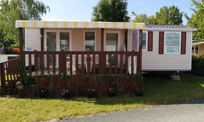 Coulanges House | Bungalow cosy à Onzain avec terrasse & piscine partagée