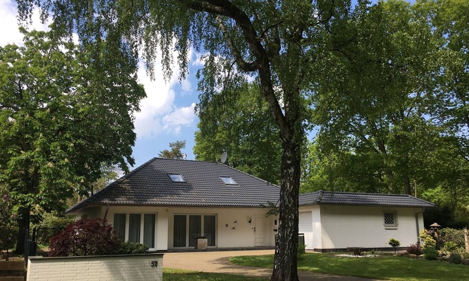 Visselhoevede House | Bungalow for 4 people with large garden, terraces and barbecue