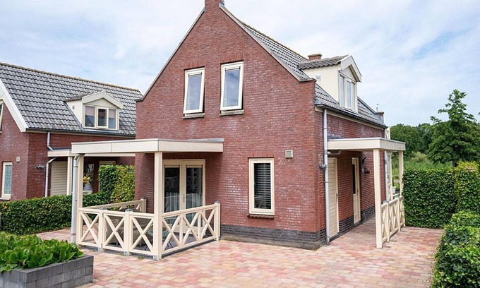 Municipality of Nissewaard House | Bungalow in Zuytland with Private Fishing Jetty