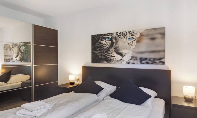 Niedenstein House | Bungalow 'Leopard' with Shared Terrace, Shared Garden and Wi-Fi