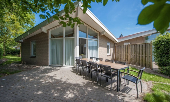 Domburg House | Bungalow near Dutch Beaches & Nature Trails
