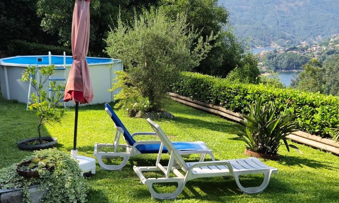 Ventosa House | Bungalow 'Quintinha Da Aldida' with Mountain View, Wi-Fi and Air Conditioning