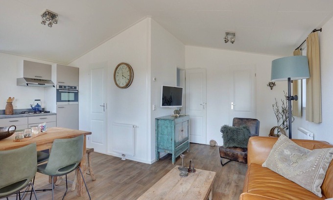 Uden House | Bungalow with a terrace at Bedafse Bergen
