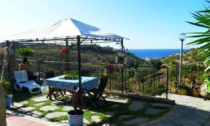 Pompeiana Apartment | Bungalow with terrace and pool with sea view