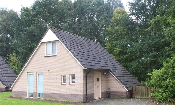 Posterholt House | Bungalowpark Het Posterbos is located 800 meters outside the sociable village of Posterholt in the m