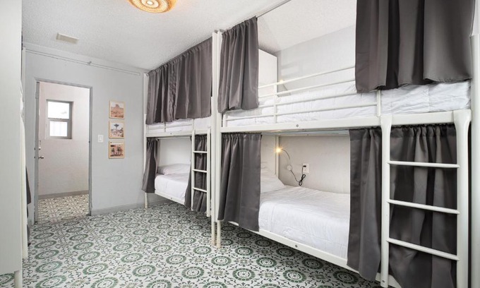 Gateway District Hostel | Bungalows Hostel