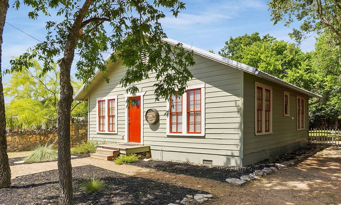 Wimberley Cottage | Bungalows on the Square I Wimberley, hot tub