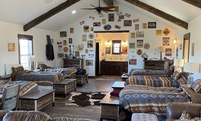 Guthrie Cabin | Bunkhouse in Texas ranch country