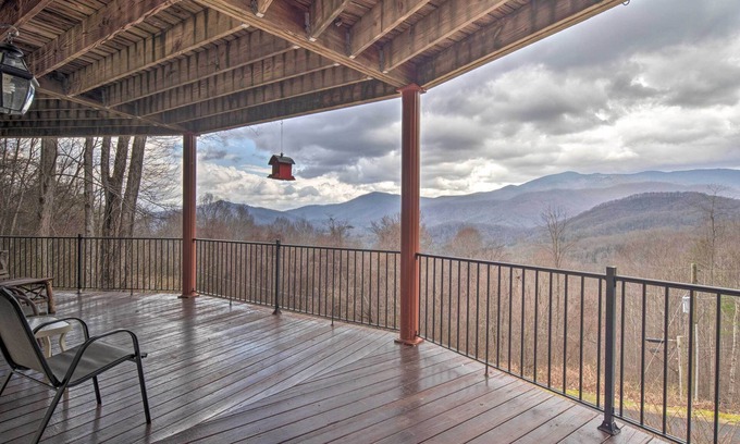 Burnsville Apartment | Burnsville Apt w/Deck in Pisgah National Forest