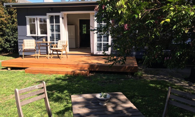 Burrill Lake Cottage | Burrill Lake View Holiday Cottage - pet friendly 🐶