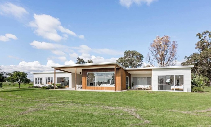 Ludlow House | Busselton Hithergreen Luxe Farm Stay near Beaches