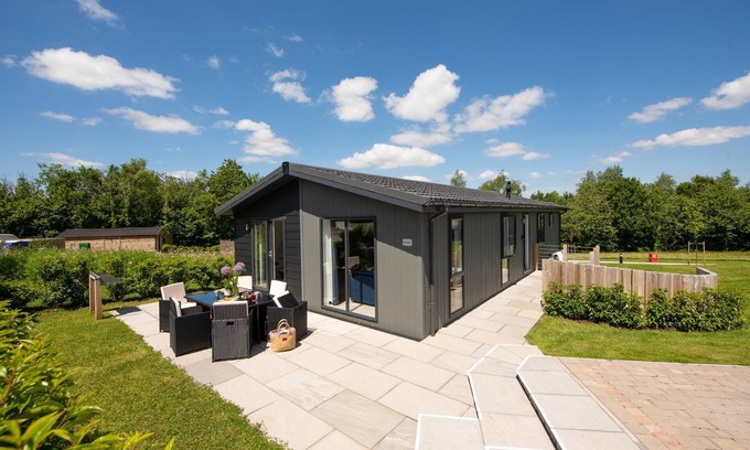 Lifton House | Buttercup Lodge, 33 Roadford Lake Lodges