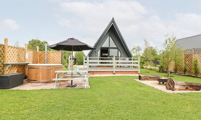 North Wheatley Cottage | Buttercup Lodge
