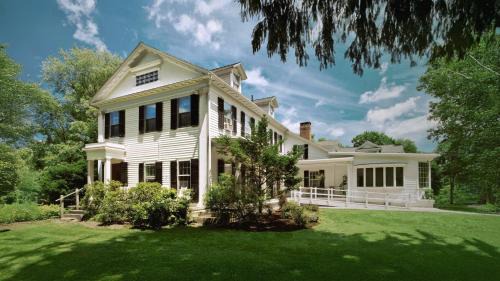 Egremont Hotel | Buttonball Inn