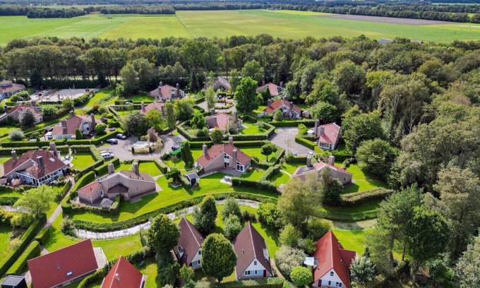 Zwiggelte House | Buzzerd I Nordic Home with Relaxing Garden