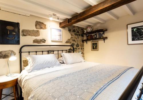 Newport House | Bwthyn Capten - a charming cottage for up to 6