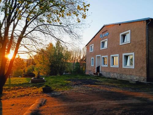 Okrouhlé Hradiště House | ByTheLake