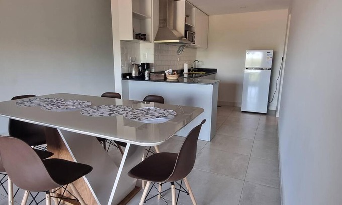 Luque Apartment | Cómodo apartamento nuevo, zona aeropuerto!