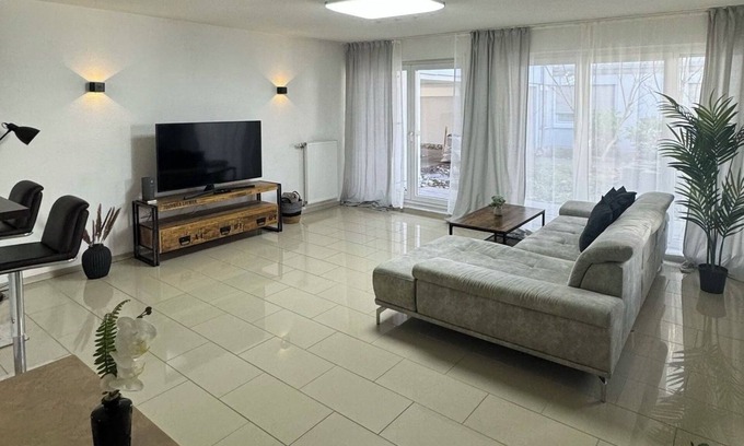 Kaiserslautern Apartment | C&V: 3 PP - 2 rooms +WLAN+Smart-TV+Boxspringbed