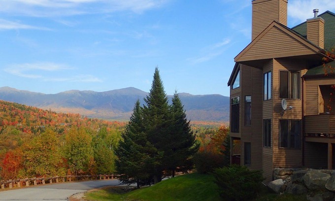 Bretton Woods House | C11 Top Rated Townhome. Great views, fireplaces, wifi, AC! Short walk to slopes, and dog friendly!