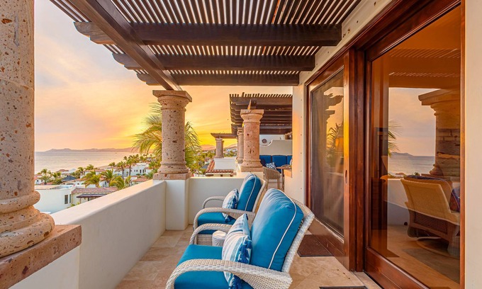 Buzzards Condo | C301 Oceanview Penthouse with infinity pool and jacuzzi