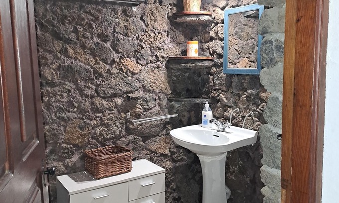 Valverde Cottage | Casa Rural Aborigen Bimbache Canary style house with original lava bathroom