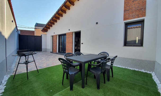 San Cristobal de Entrevinas House | Casa Galana