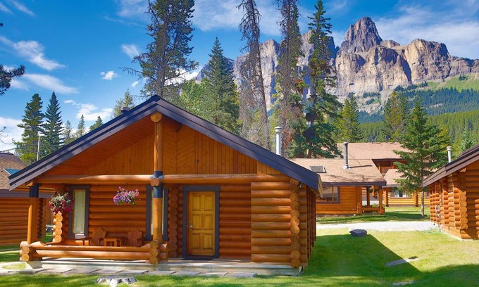 Castle Junction Cabin | 79 m² Lodge ∙ 2 bedrooms ∙ 6 guests