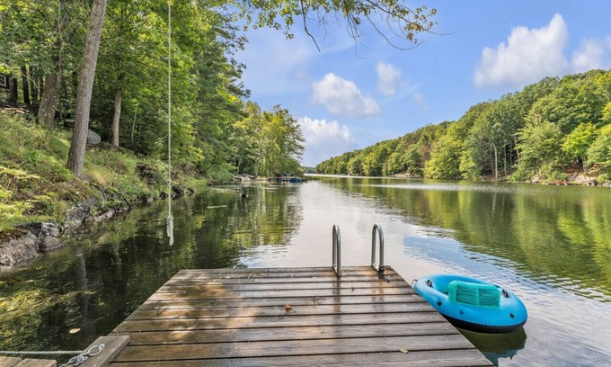 Leeds and the Thousand Islands Cottage | Black Rapids Retreat | Waterfront Cozy Cottage