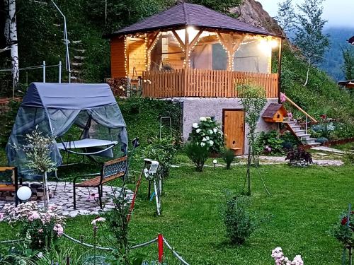 Maguri-Racatau House | Cabana Ana