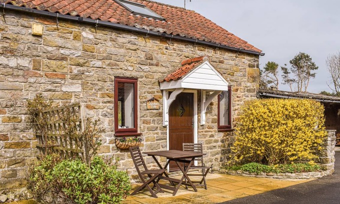 Staintondale Cottage | Cabin ∙ 1 bedroom ∙ 2 guests