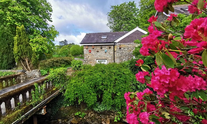 Margam Cottage | Cabin ∙ 1 bedroom ∙ 4 guests