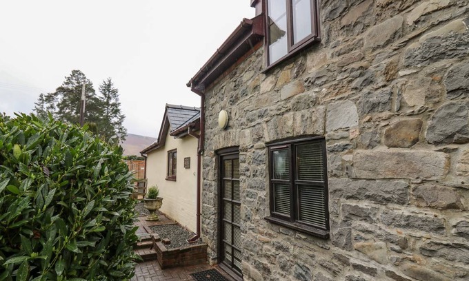Llanwrthwl Cottage | Cabin ∙ 1 bedroom ∙ 2 guests