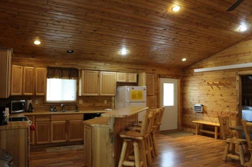Deer River House | Cabin 11 - Modern open plan cabin with AC