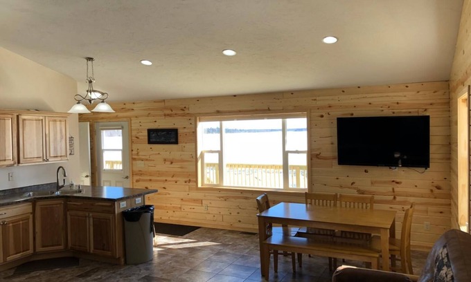 Hines Apartment | Cabin 12 Lakefront Family Resort
