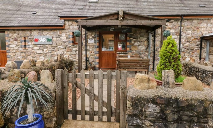 Margam Cottage | Cabin ∙ 2 bedrooms ∙ 4 guests