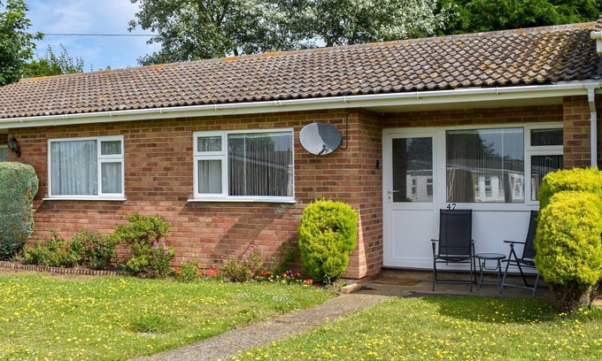 Kessingland Cottage | Cabin ∙ 2 bedrooms ∙ 3 guests