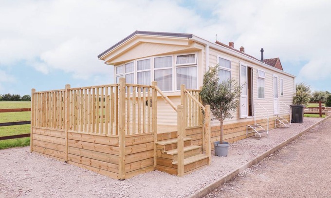 Saint Osyth Cottage | Cabin ∙ 2 bedrooms ∙ 4 guests