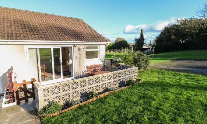 Oxwich Cottage | Cabin ∙ 2 bedrooms ∙ 4 guests