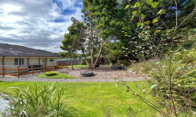 Aberfoyle Cottage | Cabin ∙ 2 bedrooms ∙ 4 guests