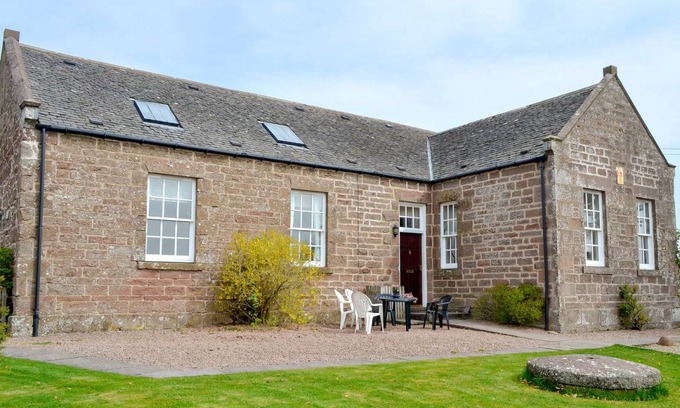 Laurencekirk Cottage | Cabin ∙ 3 bedrooms ∙ 6 guests