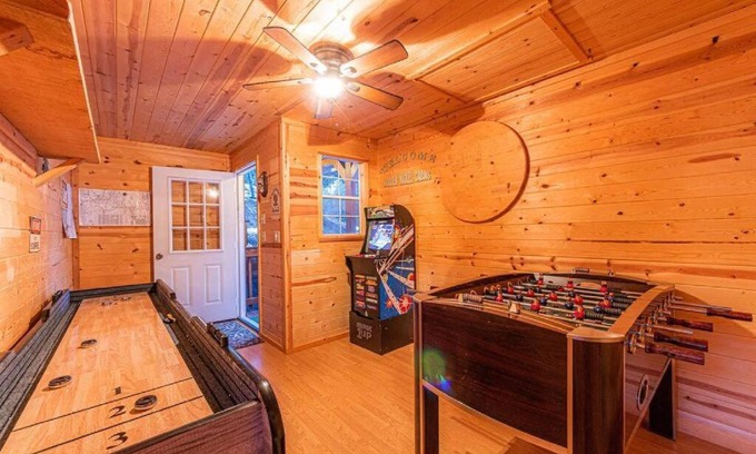Christopher Creek Ski Chalet | Cabin #3 Rainbow Trout - Pet Friendly- Sleeps 6 - Playground & Game Room