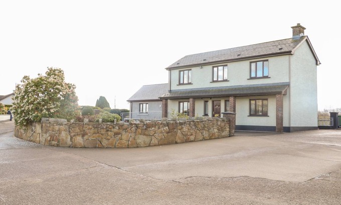 Enniskillen Cottage | Cabin ∙ 4 bedrooms ∙ 8 guests