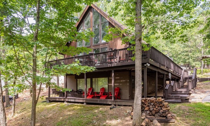 McGaheysville Cabin | Cabin ∙ 5 bedrooms ∙ 12 guests