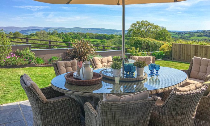 Llansadwrn Cottage | Cabin ∙ 5 bedrooms ∙ 10 guests