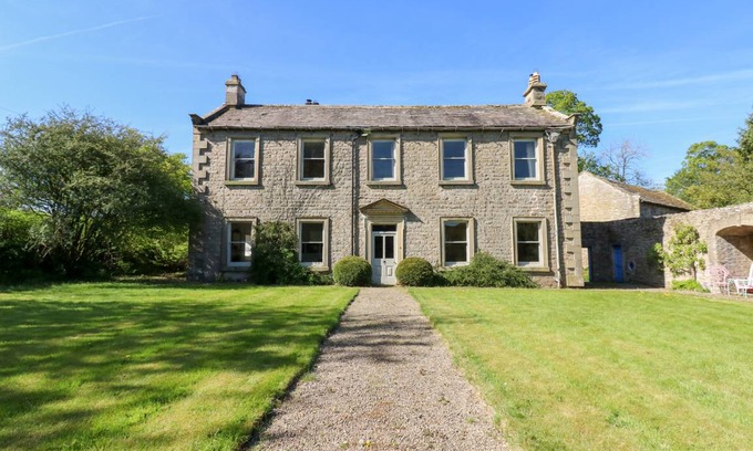 West Burton Cottage | Cabin ∙ 6 bedrooms ∙ 12 guests