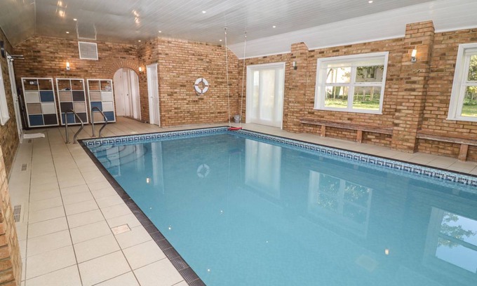 Glentham Cottage | Cabin ∙ 6 bedrooms ∙ 12 guests