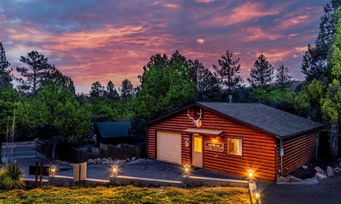 Christopher Creek Ski Chalet | Cabin #6 Bobcat Bunkhouse - Pet Friendly - King Bed - Sleeps 4