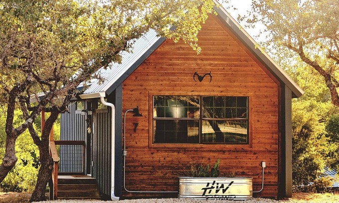 Dripping Springs House | Cabin 7 · Smart & Cozy Tiny Cabin with Tesla EV Charger!